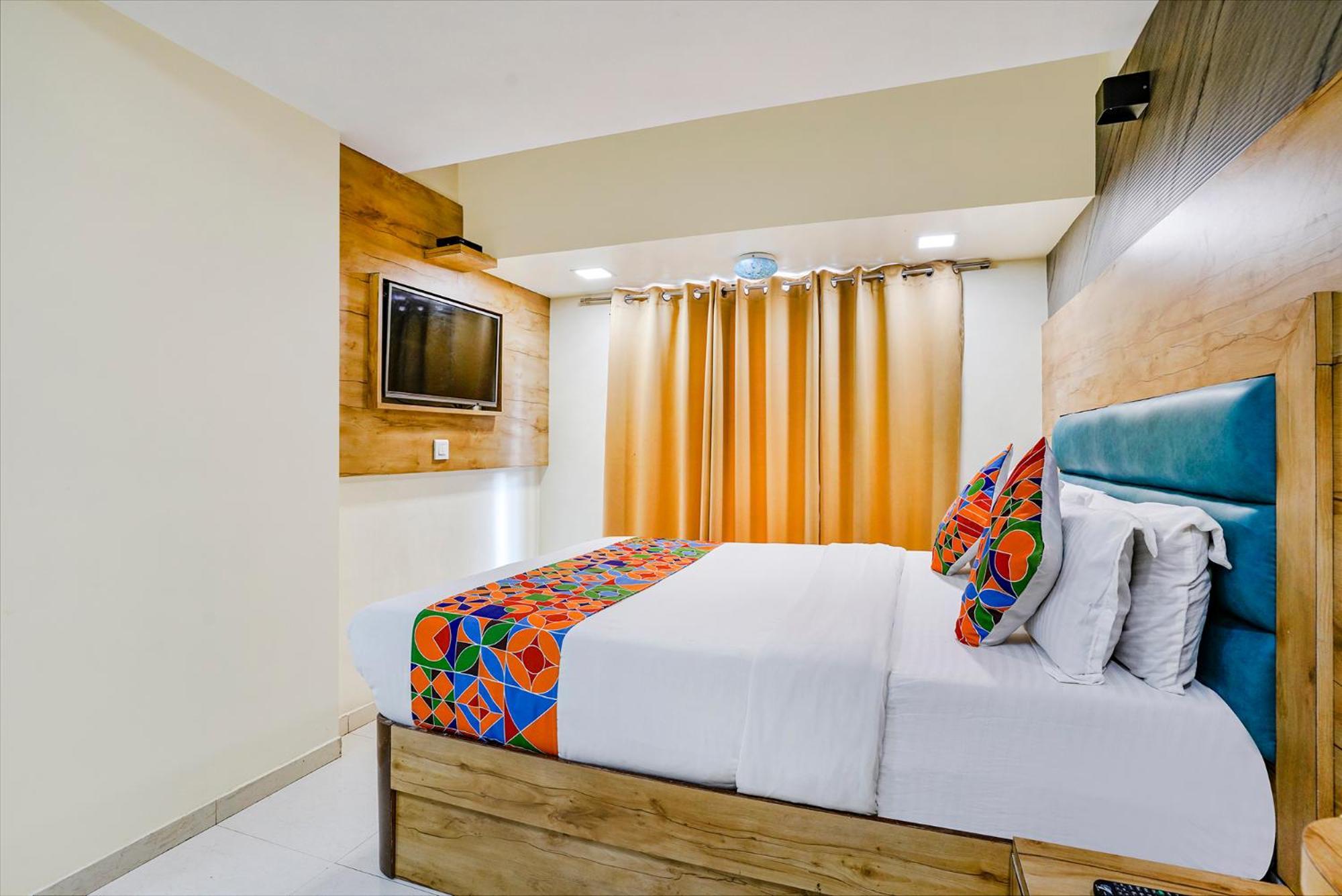 Fabexpress Amber Corp Inn - Nr Nesco Exhibition Center Mumbai Dış mekan fotoğraf