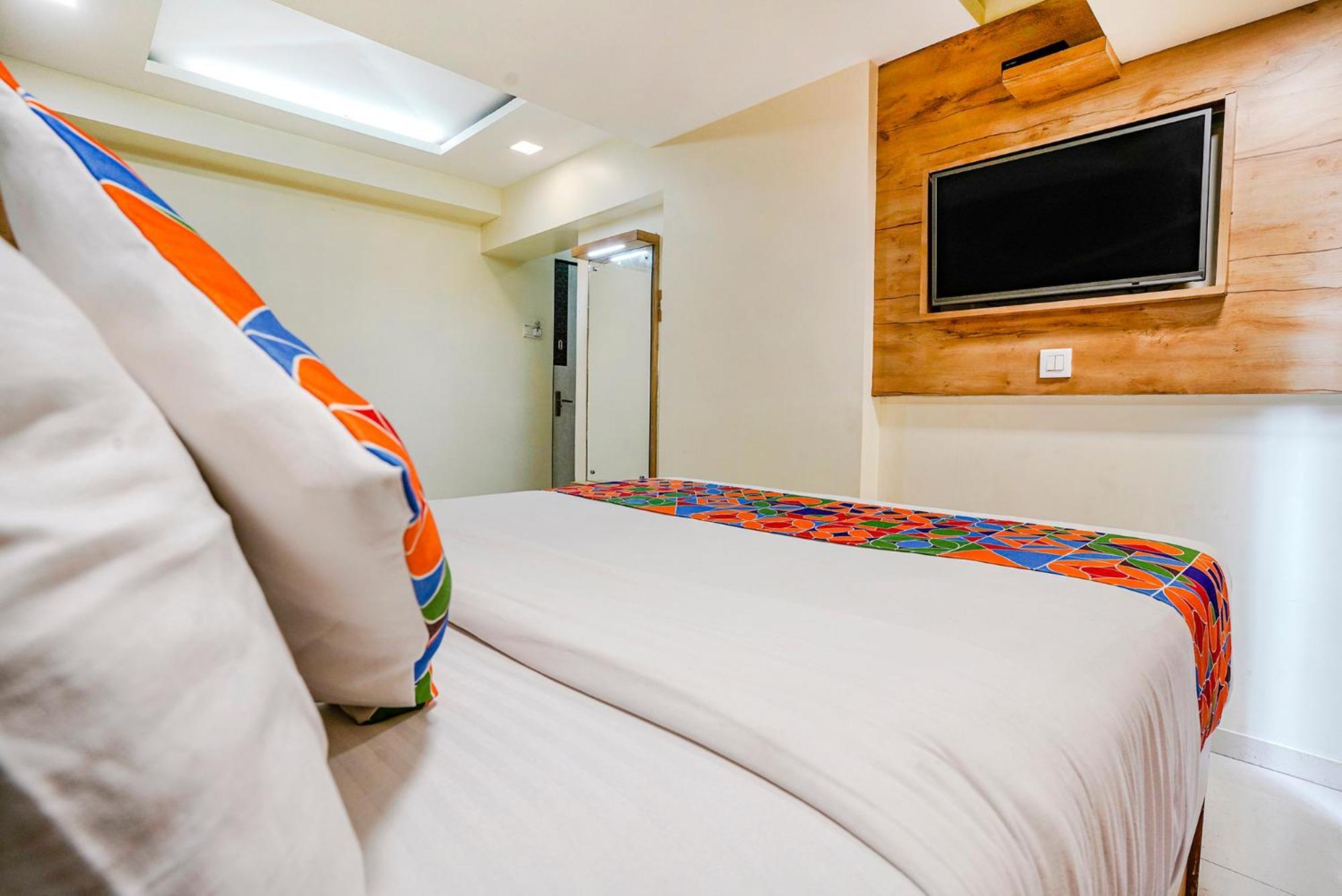 Fabexpress Amber Corp Inn - Nr Nesco Exhibition Center Mumbai Dış mekan fotoğraf