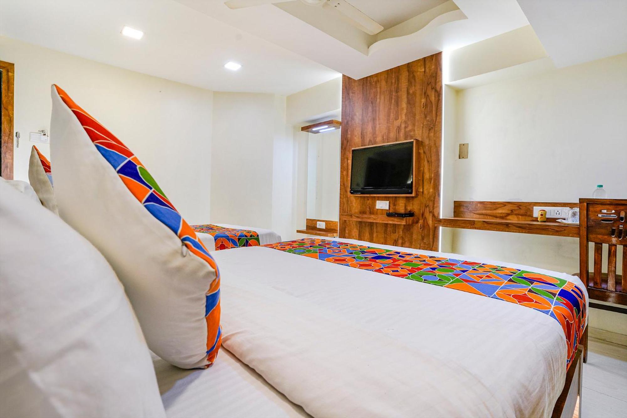 Fabexpress Amber Corp Inn - Nr Nesco Exhibition Center Mumbai Dış mekan fotoğraf