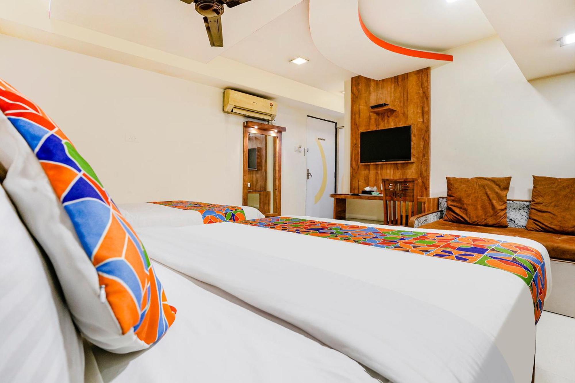 Fabexpress Amber Corp Inn - Nr Nesco Exhibition Center Mumbai Dış mekan fotoğraf